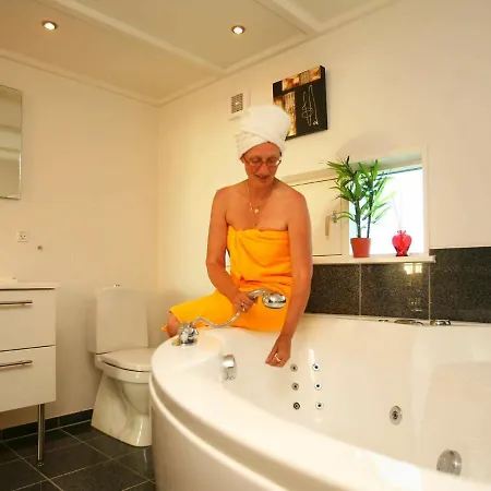 Semesterbostad Charming Holiday In With Whirlpool